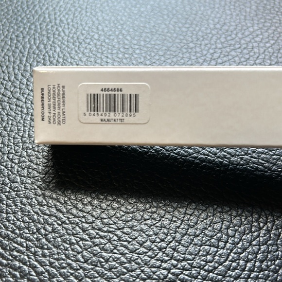 Burberry Sheer Luminous Concealer Tester 07 Walnut 0.08 Oz (2.5 Ml) - Picture 6 of 6